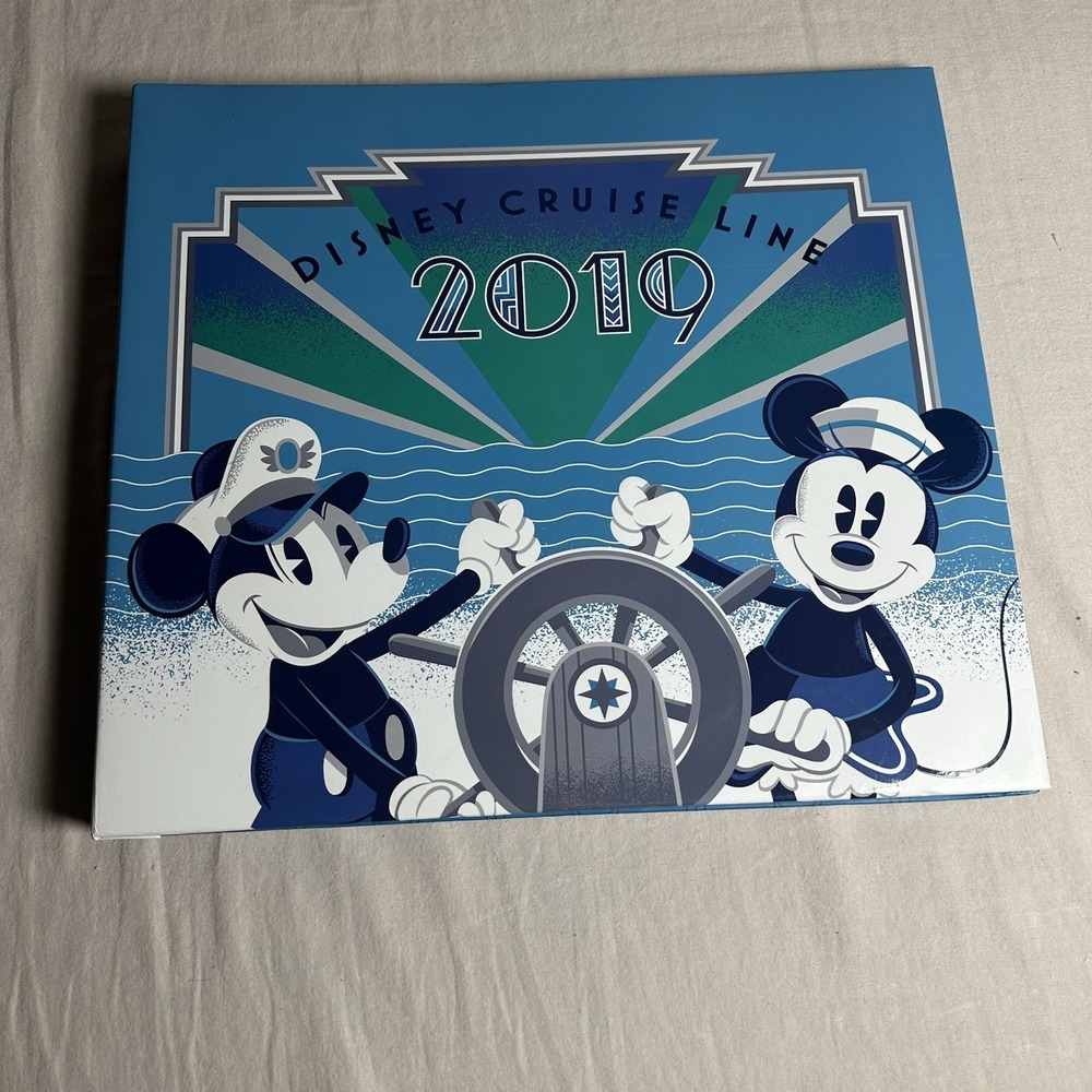 Disney Cruise Line 2019 Large Scrap book Mickey & Minnie 12" X 12" 15 Pages Open